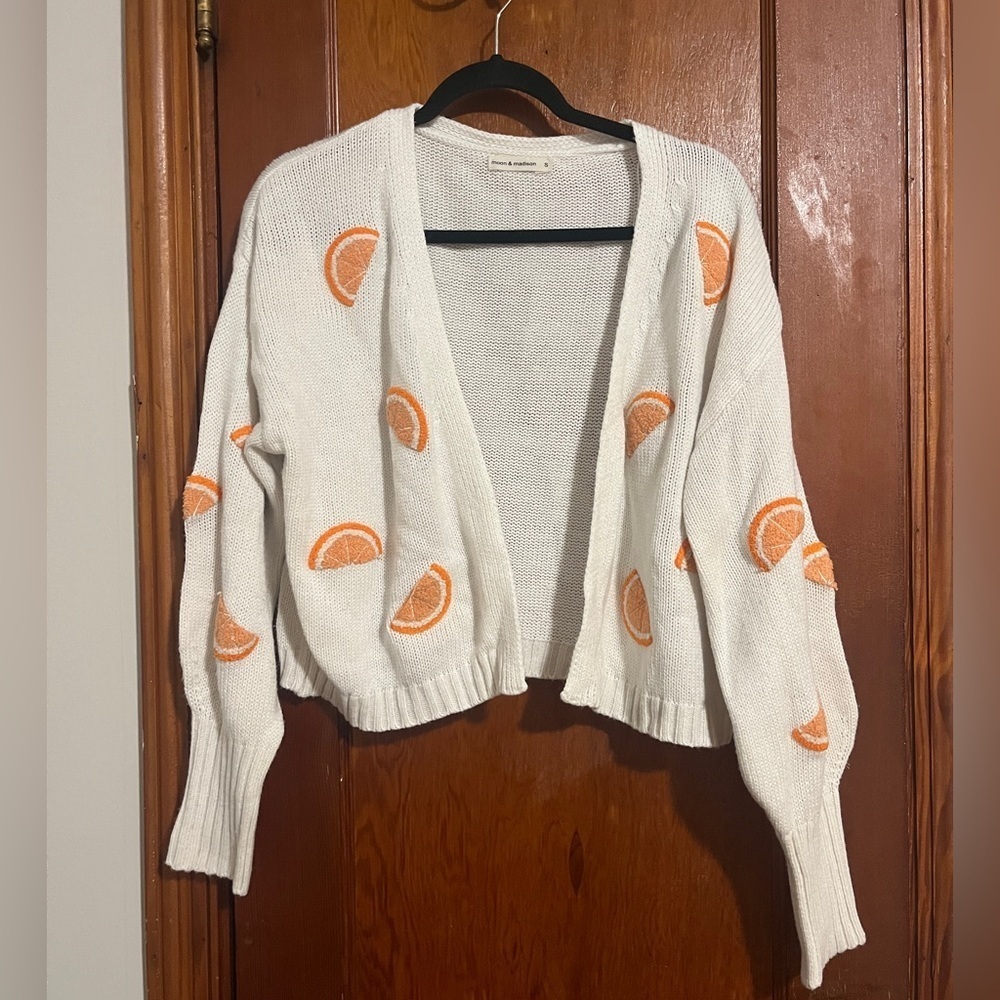 Moon & Madison White knit orange sweater